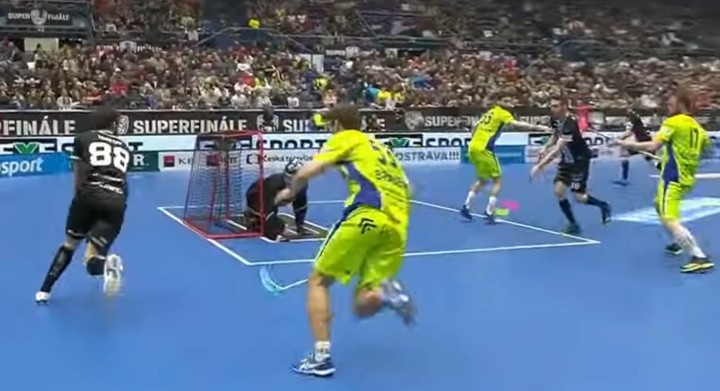 O český florbalový titul zabojuje sedem Slovákov a Sloveniek